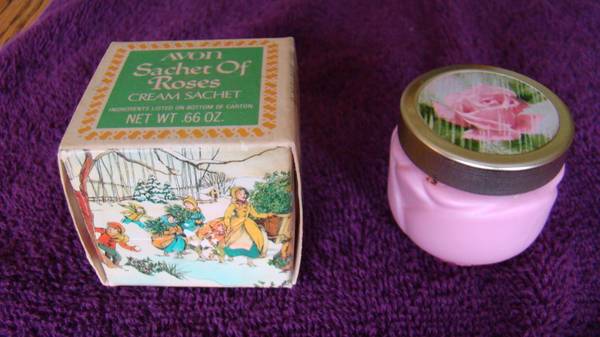 Avon Sachet of Roses Cream Sachet - 1970s 1