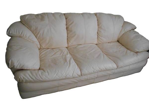 LUXURIOUS LEATHER COUCH 1