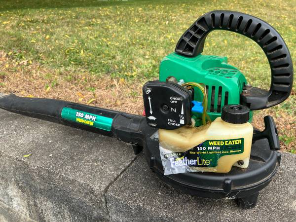 Weed Eater Featherlite leaf blower 1