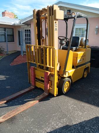 Caterpillar Fork Lift 1