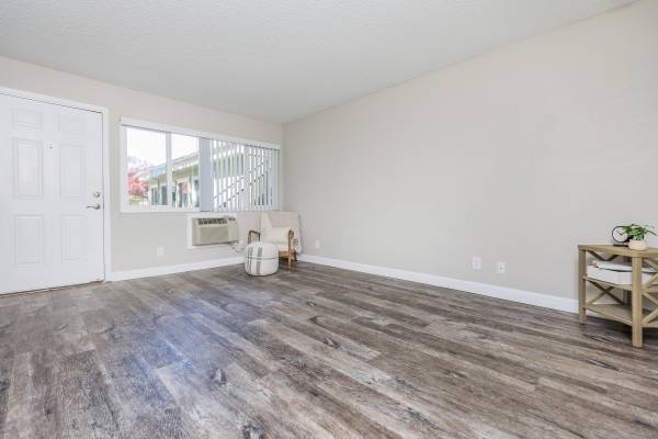 $2,395 / 1br - 750ft2 - Pisos Alfombrados, Ventiladores de Techo, Persianas Verticales (lafayette / orinda / moraga)63664219721603121