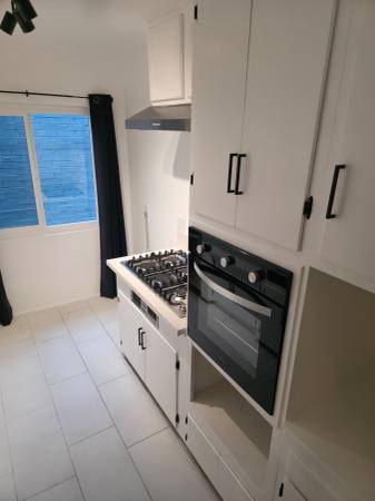$2,395 / 1br - 850ft2 - Beautiful, Spacious 1+1, Laminate, Oven, Fridge, Parking, Pool (West Hollywood, CA)63952928514307124