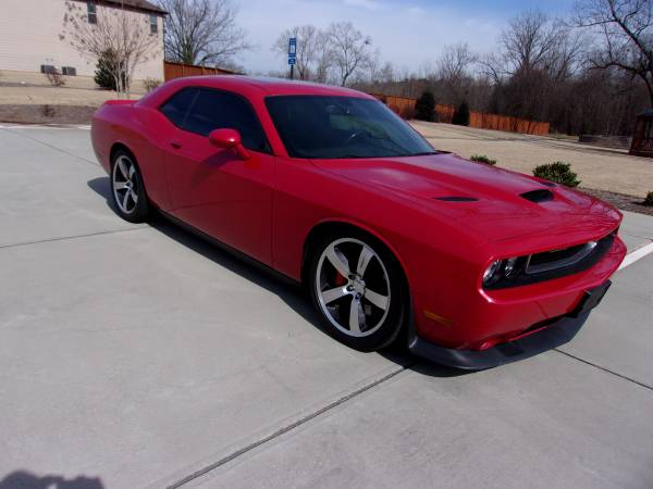 2013 dodge challenger srt 6.4 supercharged 2 owners(98K)superclean%%%% - $22,500 (riverdale)63620680943361123