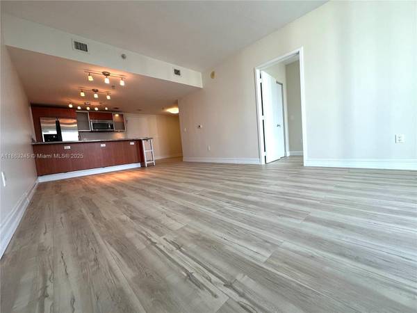 $2,800 / 1br - 899ft2 - 1Bed + DEN, 1.5Bath - 1 year lease, 1 parking space, no pets (Brickell)63825138301443122