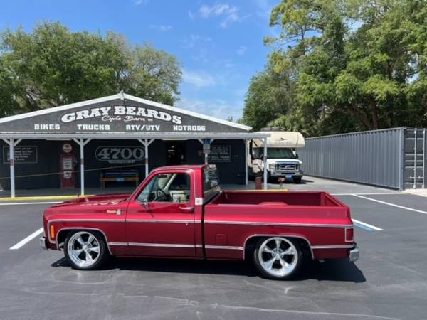 1979 CHEVY C10 CORTA CABINA **CAMIONETA CON ASIENTOS DEPORTIVOS/CONSOLA CENTRAL** - $37,500 (GRAY BEARDS CYCLE BARN)63470252539265123