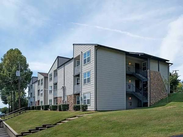 $1,199 / 1br - 756ft2 - 1 MONTH RENT FREE! LAKE VIEWS AVAILABLE! (Hendersonville)63680263884291121