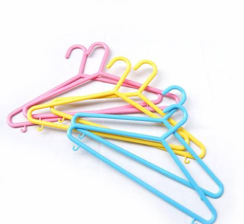 HANGERS - 550 Plastic Adult COLOR Hangers 1