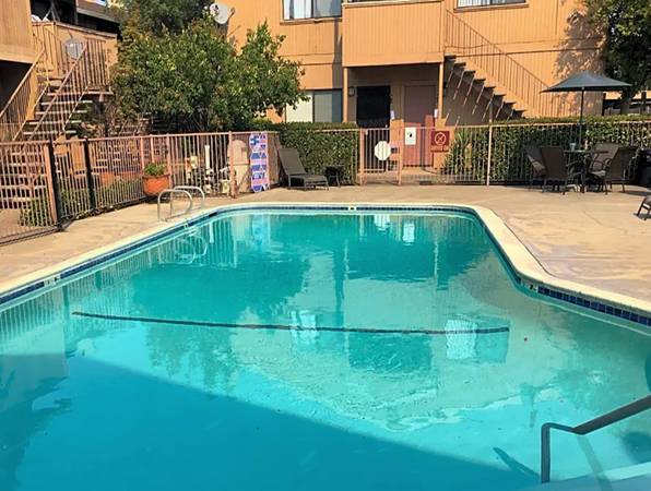 $1,599 / 2br - ¡MITAD DE MES GRATIS AHORRA AHORA! > Amigable con mascotas // Estacionamiento cubierto // 2 habitaciones (Sacramento)63791129057281122