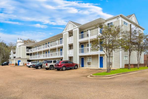Act Fast! Limited Availability - No Lease, No Deposit 1