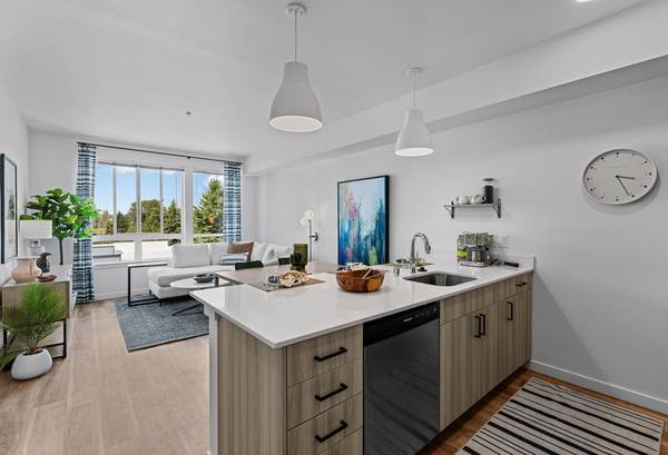 $2,388 / 1br - 790ft2 - Spacious Closets, Coat Closets, Parcel Lockers, Easy Access to I-563934419297027120