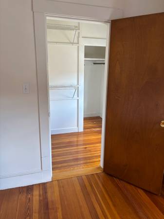 $2,500 / 2br - 930ft2 - Sunny& bright, adorable hideaway apartment! (Newton Upper Falls)64295205694723124