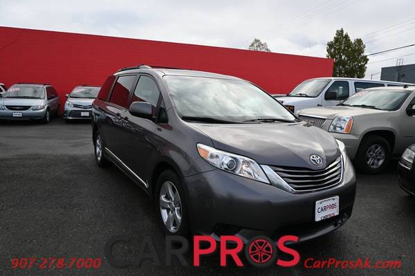 2016 Toyota Sienna LE 1