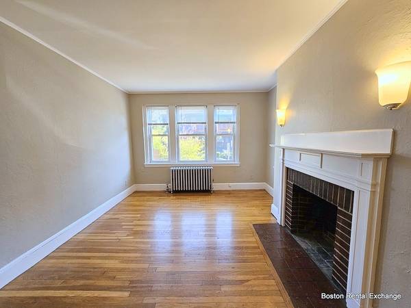 $2,600 / 1br - ♦ ¡SOLAR DE 1 DORMITORIO A PASOS DE DAVIS SQUARE! ¡CALEFACCIÓN INCLUIDA! (Somerville - Davis Square)63931250793986122