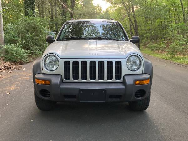 2004 jeep liberty 4x4 v6 - $3,600 (Trumbull)63654722394243122