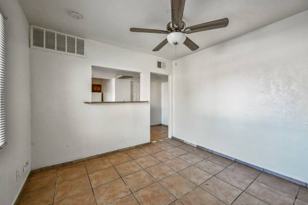 $900 / 1br - 500ft2 - 526 S MESA DR Unit # 2 (Mesa)64024995504001122