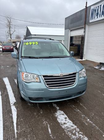 2008 Chrysler Town & Country 121,000 miles!  Stow-n-go 1
