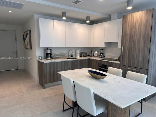 $3,800 / 2br - 907ft2 - Luxury 2bd Condo with Stunning City Views in Miami (Miami)64002013336449124