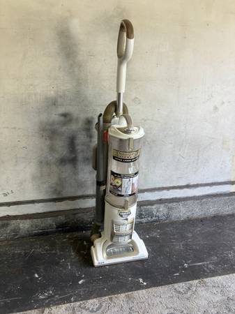 Shark Navigator Vacuum (2-8) 1