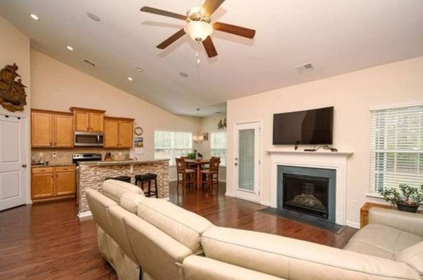 $700 Best of Both Worlds Quiet, Private Room (Colorado Springs)63686993085697120