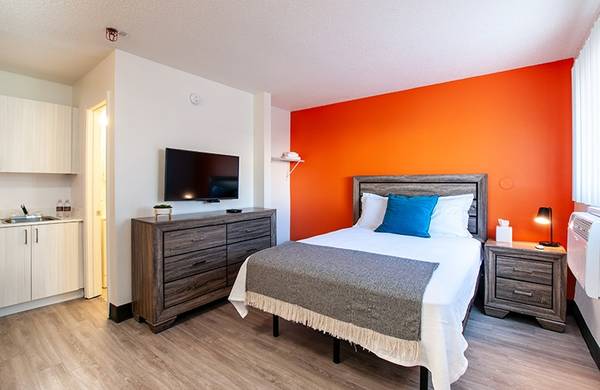 Full Kitchenettes, WiFi Access, Studio/1B 1