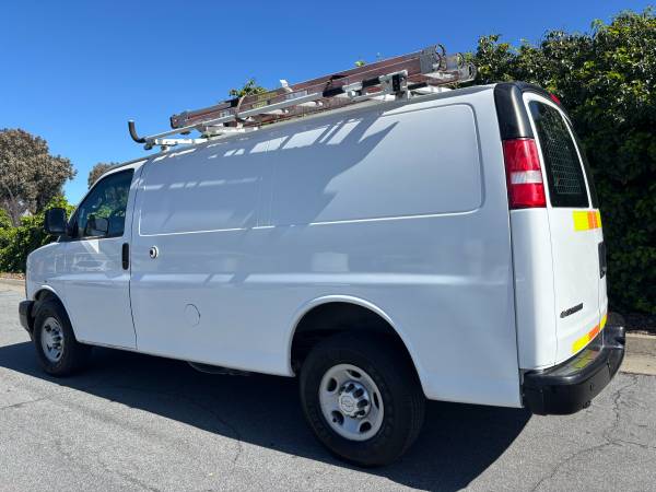 2017 Chevrolet EXPRESS 2500 - Photo 6