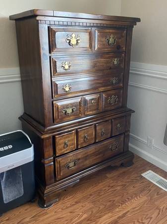 free  Dresser / chest of drawers 1