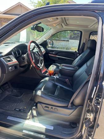 2014 Cadillac Escalade ESV - $10,500 (Carrollton)63488677968897124