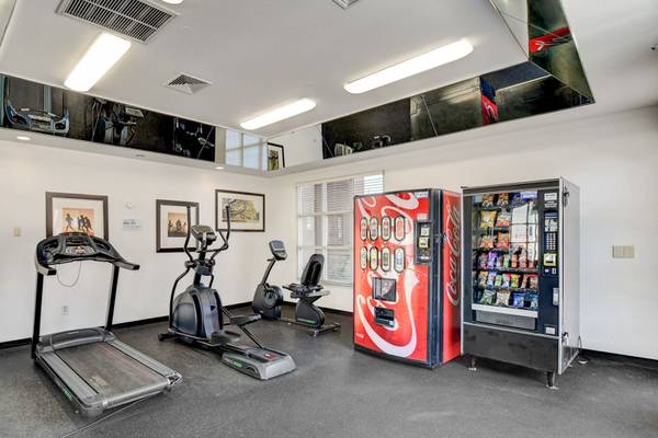 Kitchen with Cooktops, Furnished Suites, Pet Friendly 1