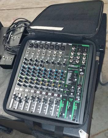Mackie ProFX 12-channel Mixer with Mackie Case, Power Cord and USB 1