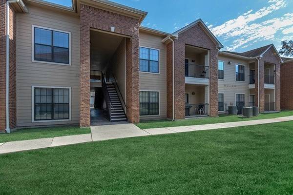 $1,207 / 1br - 700ft2 - Get an amazing workout in our fully equipped Fitness Center! (Dallas - Dallas)63796257718275123