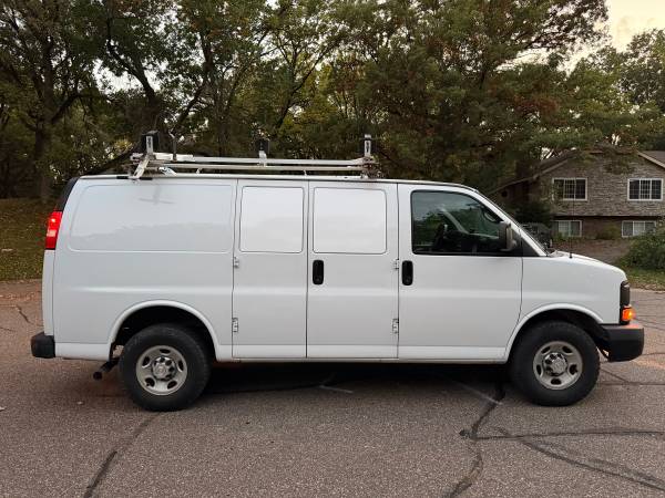 2015 Chevrolet Express 2500 - Photo 4