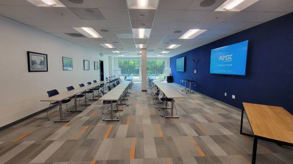 $6,690 💸BEST DEAL Team Room – 50% OFF- ONLY $223/Desk 💻 (novato)63667958408961120