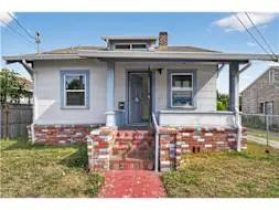 Charming 2 bed 1 bath home in Oakland 1