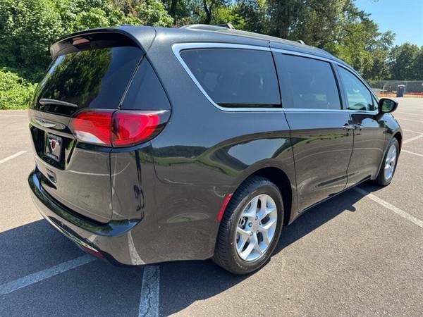 2017 Chrysler Pacifica Touring Plus Minivan - $133 (Est. payment OAC†)63470762456193124