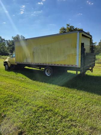 1998 Ford F700 - Photo 7