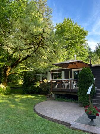$937,500 / 3br - 1794ft2 - 11.4 acre horse/hobby farm (SANDY)63914855847555120