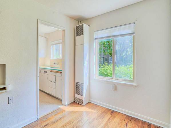 $1,350 / 1br - MUDARSE - AHORRA $300 en ALQUILER - Entrada por puerta delantera y trasera, espacio de almacenamiento (Distrito Hawthorne)63831250685443122