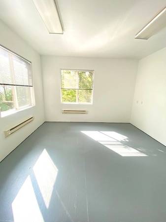 $860 🌟 Corner Creative WorkSpace – Tattoo, Esthetics, Art, Startups, Etc! (NW Slabtown/Nob Hill)63820883161859121
