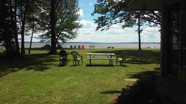 $1300.00 / 2br - 900ft2 - 2 bed, 1 bath  lake front cottage on beautiful, private, park like se64037722896130122