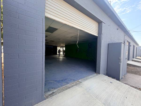 NORTH PHX - RETAIL/FLEX w/ REAR OVERHEAD DOOR 1