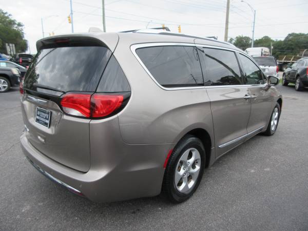 2017 Chrysler Pacifica Touring - $7,980 (Alabaster, Al)63622089035011123