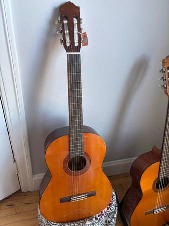 Yamaha C40 Classical Nylon String Acoustic Guitar 1