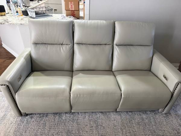 Leather couch and loveseat 1