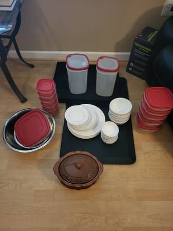 Ceramic flatware and Tupperware for YOU! 1