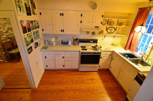 $1,550 / 1br - New England Charm Apartment Privacy Quiet Garden Fields Forest View (Williamsburg)64017047487746124