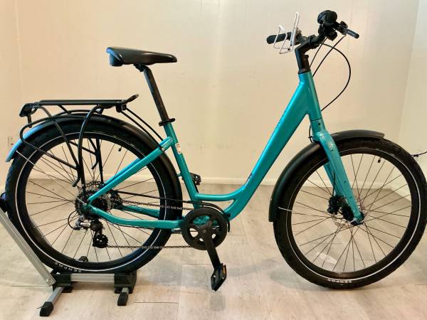 Gorgeous Giant Comfortable Hybrid | LOADED | LIKE NEW | 1-owner | Ready to Roll 1