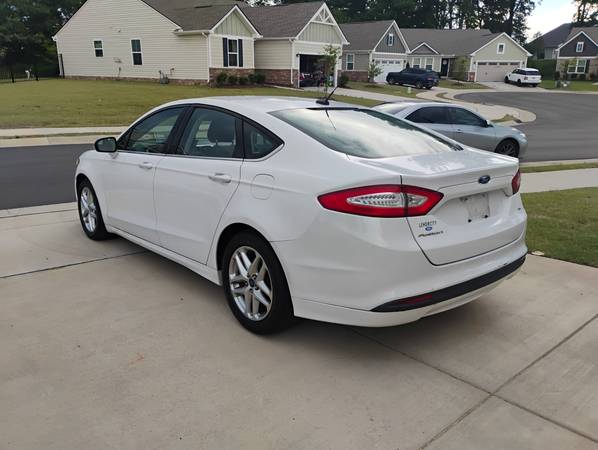 2013 Ford Fusion SE - $6,500 (white house)63621438604419123