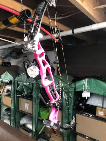 Hoyt GTX youth target bow 1
