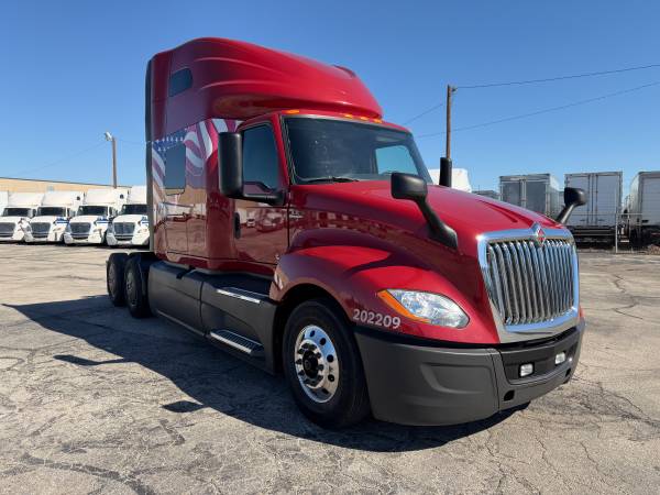 2022 International LT Sleeper Cummins X15 Auto 12spd Double Bunk Fridg 1