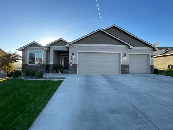 $548,900 / 3br - 1987ft2 - BEAUTIFUL CUSTOME HOME IN CANYON RANCH COMMUNITY (KENNEWICK WA.)64036705998722120